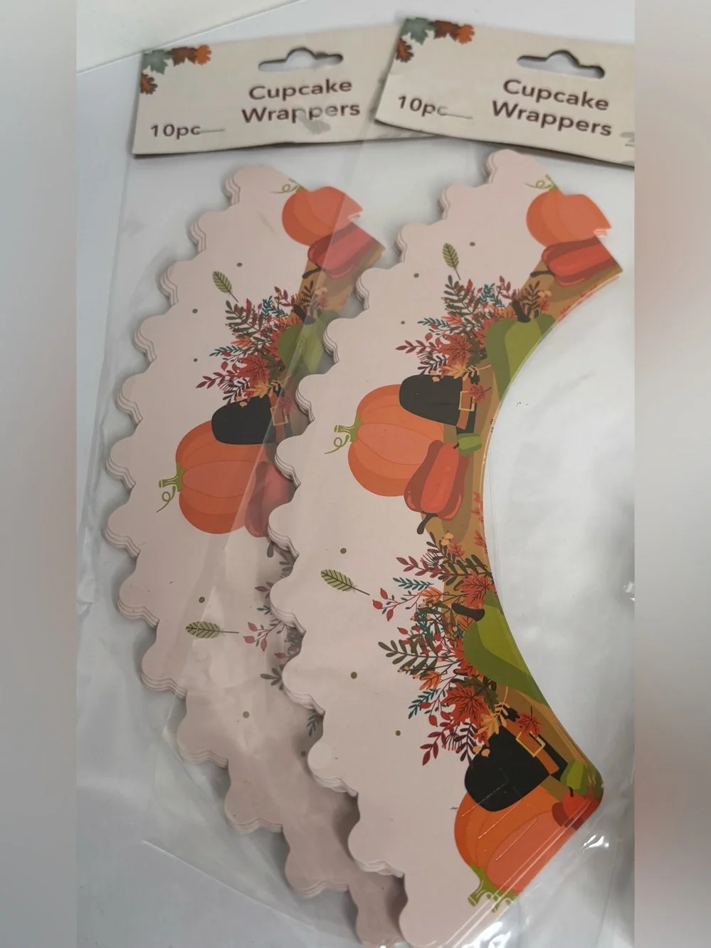 HOLIDAY BAKERS BUNDLE!!  COOKIE CUTTERS, CUPCAKE BAKING CUPS, ETC.  (ALL NEW)🎄